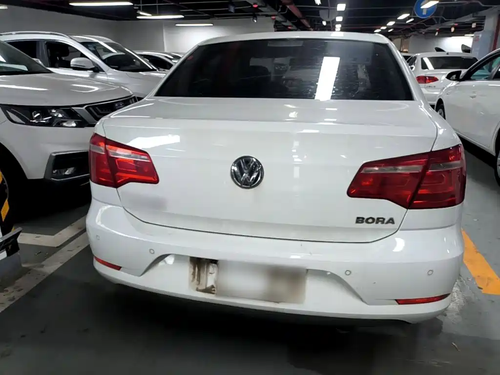 Bora 2015 Quality Edition 1.6L Manual Comfort купить на сайте DeffCars