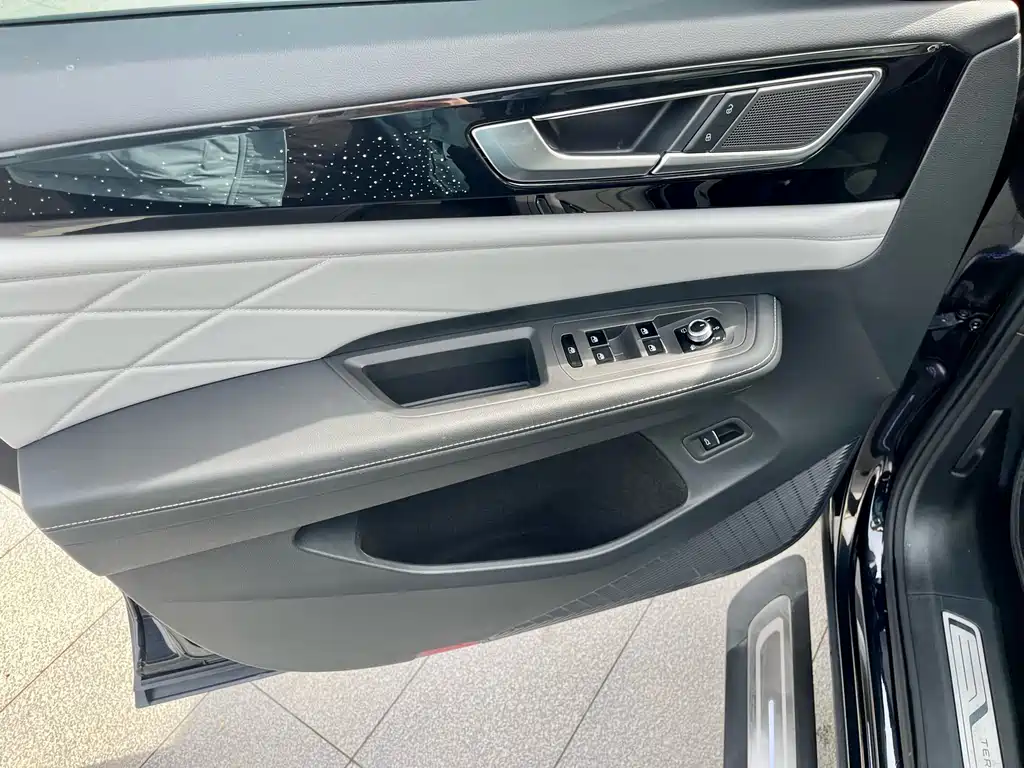 Touron 2024 380TSI four-wheel drive luxury version купить на сайте DeffCars
