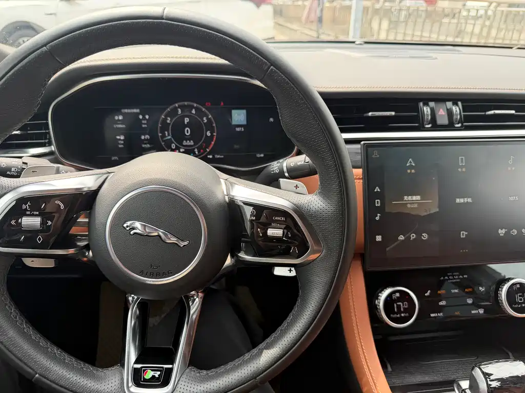 Jaguar XFL 2023 XFL 2.0T P250 two-wheel drive elite sports gold version купить на сайте DeffCars