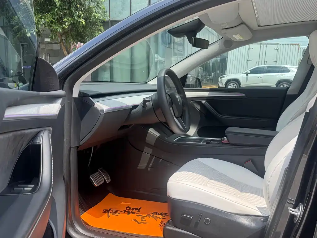 Model Y 2024 rear-wheel drive version купить на сайте DeffCars