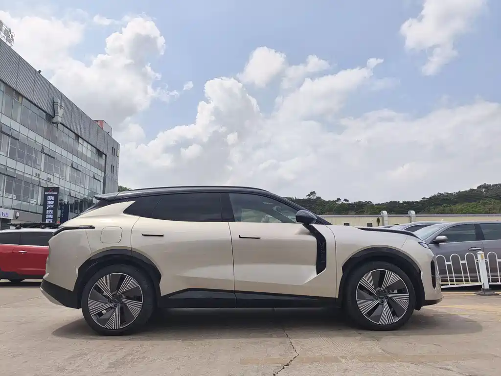 Lynk & Co 08 EM-P 2023 220km four-wheel drive performance Halo купить на сайте DeffCars