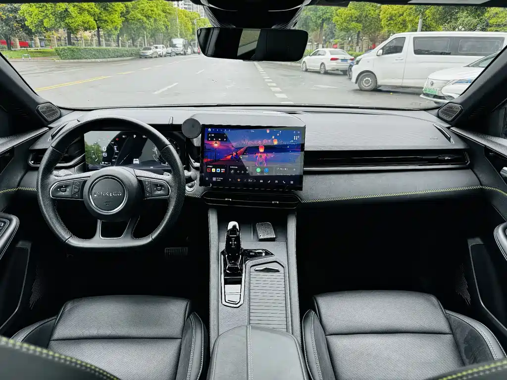 Lynk & Co 03 2023 1.5TD DCT Pro купить на сайте DeffCars