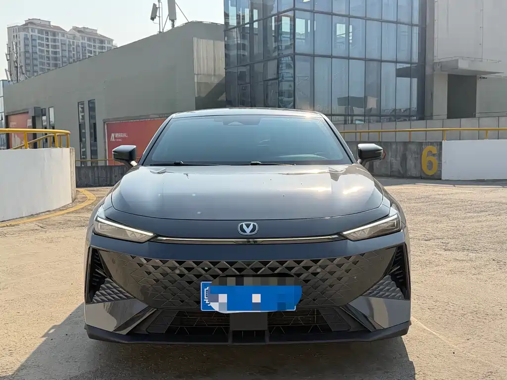 Changan UNI-V 2024 1.5T premium model купить на сайте DeffCars