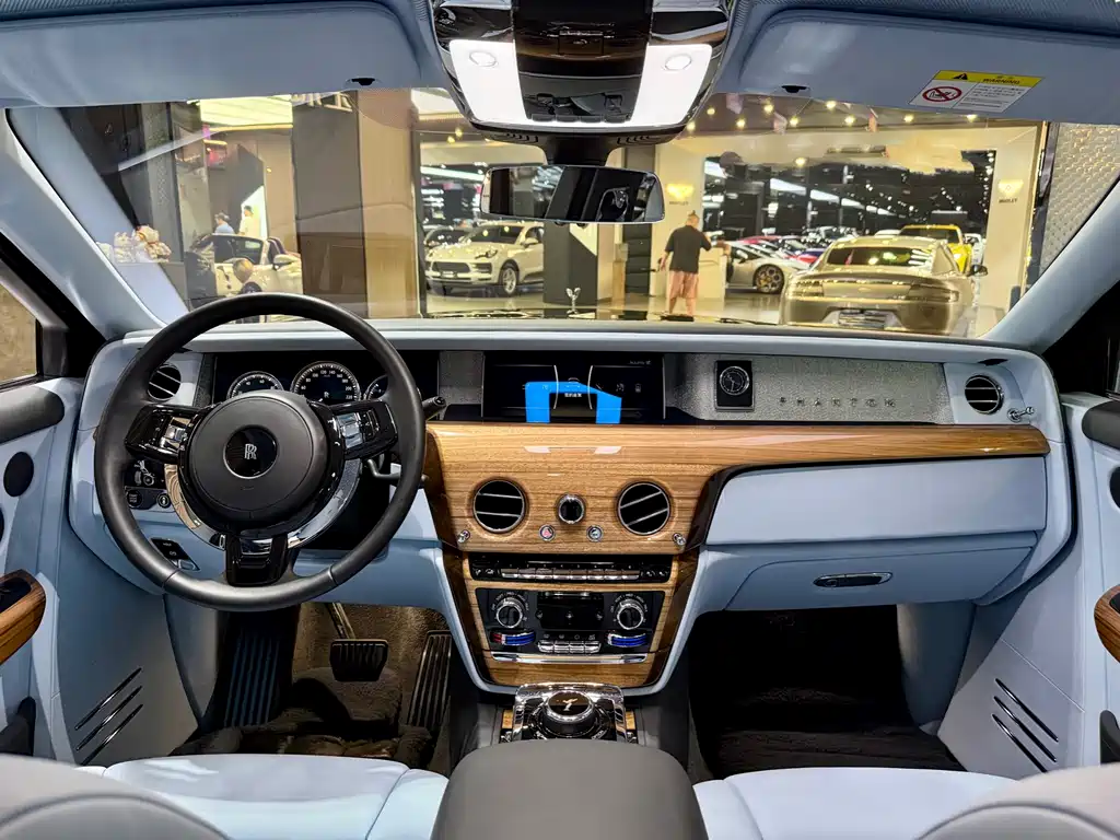 Phantom 2018 6.7T long wheelbase version купить на сайте DeffCars