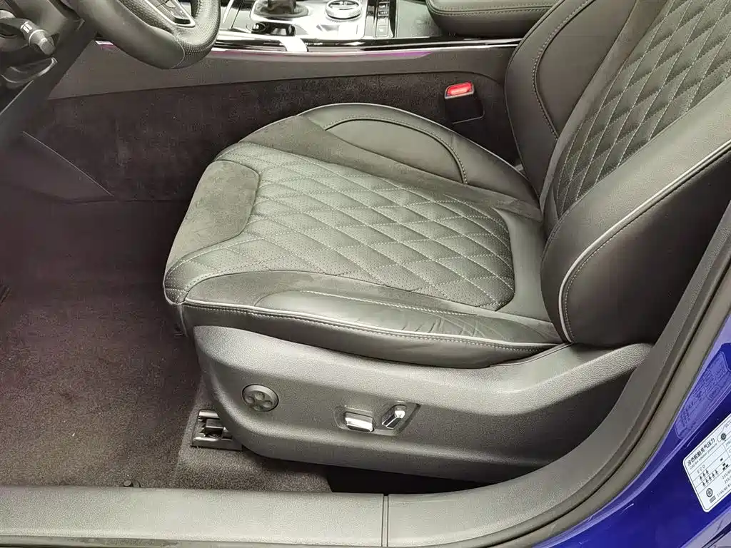 Hongqi HS5 2019 2.0T Zhilian Flagship Edition купить на сайте DeffCars