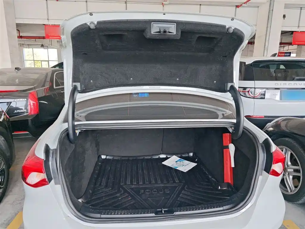 Focus 2022 Sedan EcoBoost 180 Automatic ST Line купить на сайте DeffCars