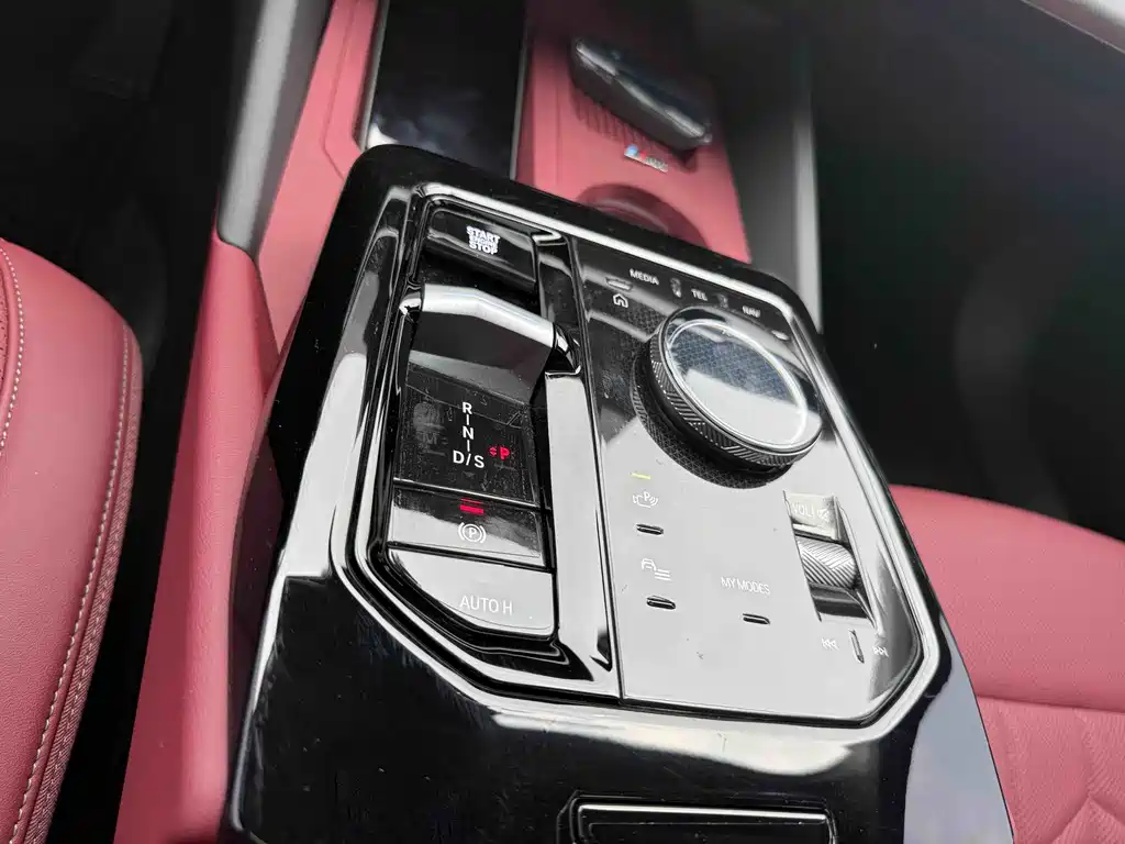 BMW 5 Series 2025 530Li Leading M Sports Package купить на сайте DeffCars