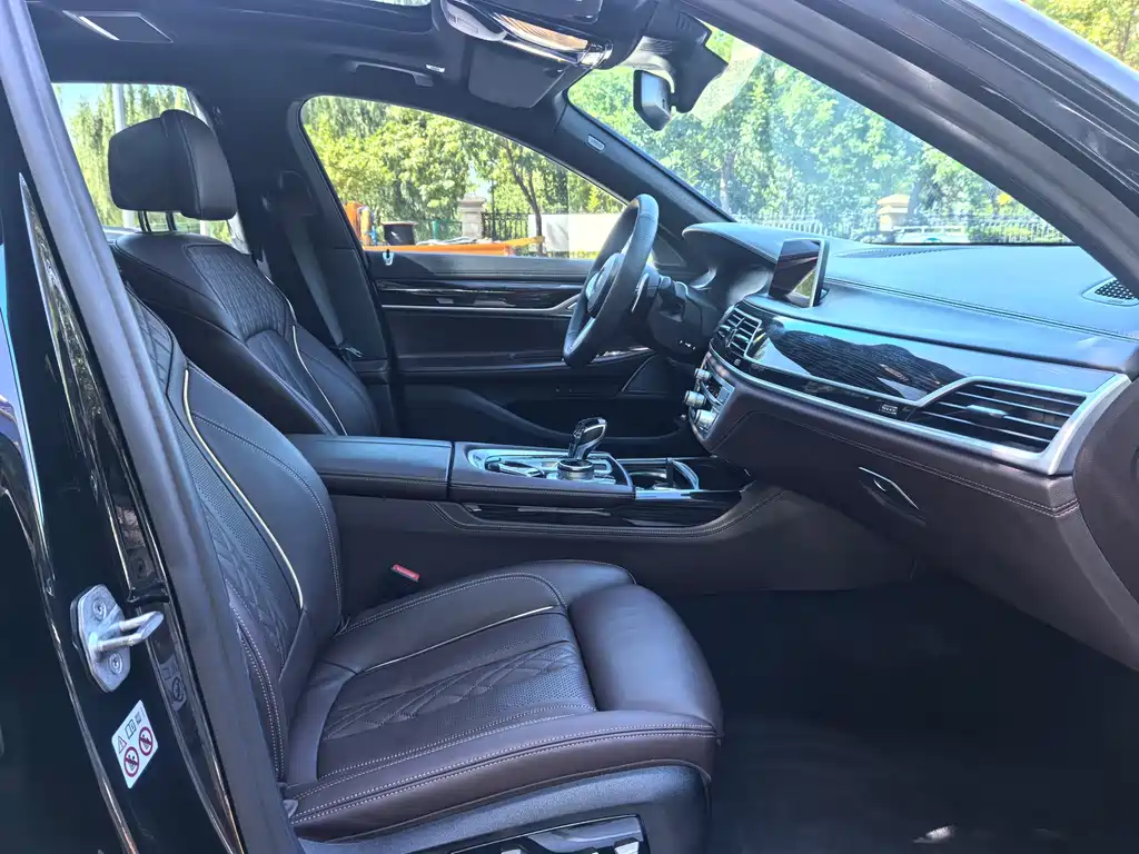 BMW 7 Series 2021 730Li M Sports Package купить на сайте DeffCars