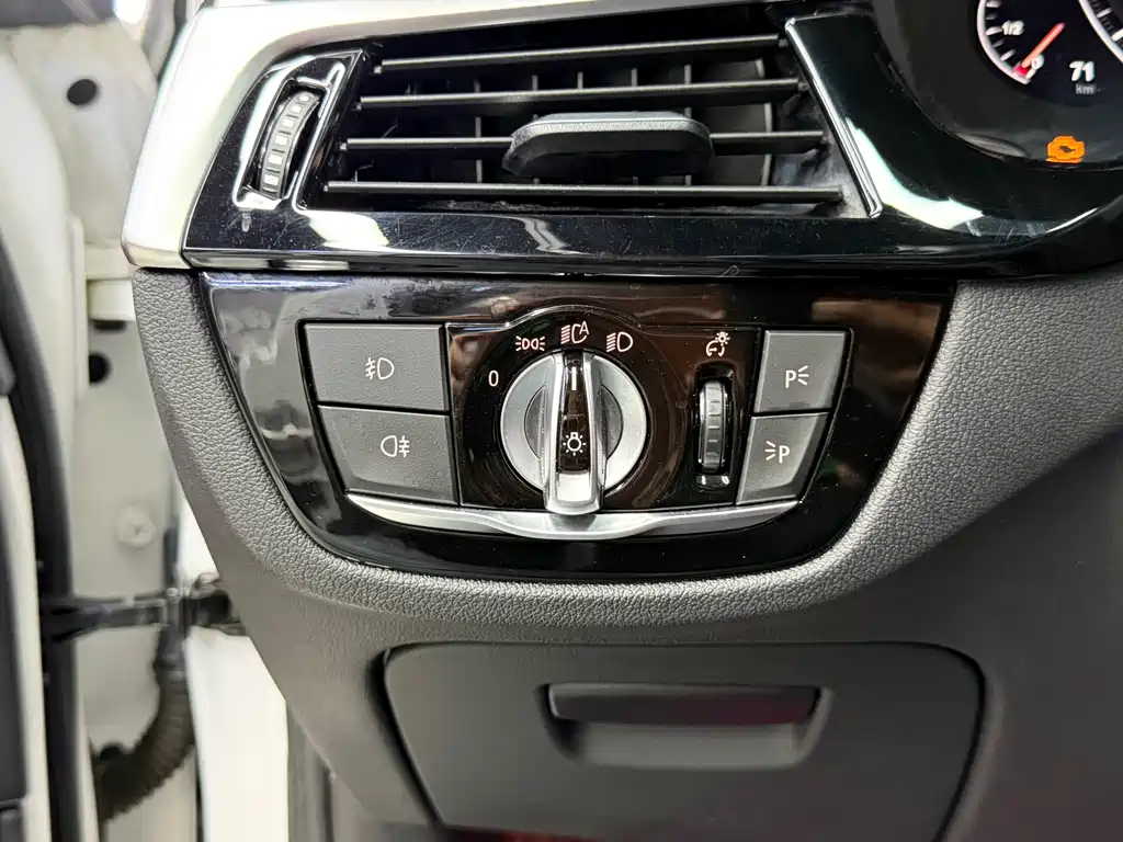 BMW 5 Series 2019 530Li Leading M Sports Package купить на сайте DeffCars