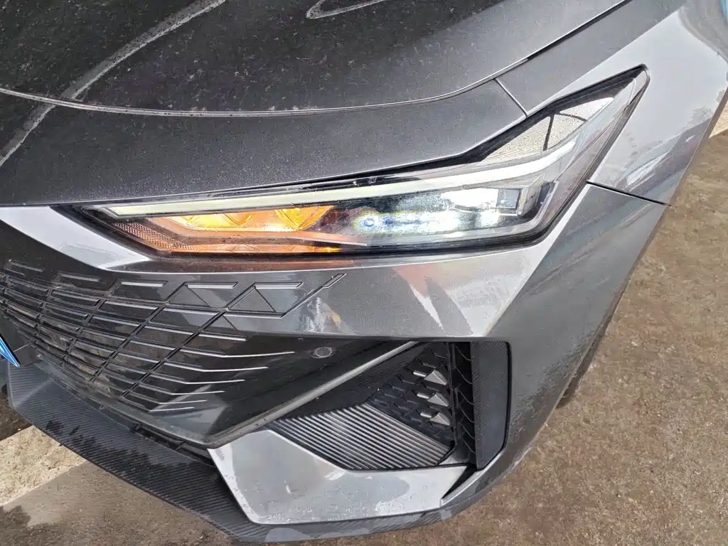 Changan UNI-V 2022 1.5T premium model купить на сайте DeffCars