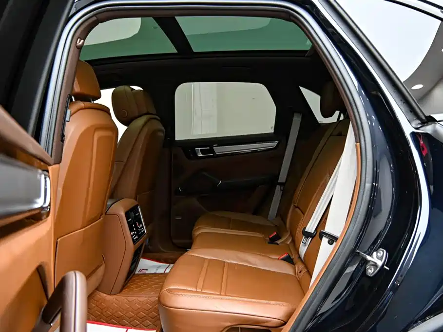 Cayenne New Energy 2023 Cayenne E-Hybrid 2.0T Platinum Edition купить на сайте DeffCars
