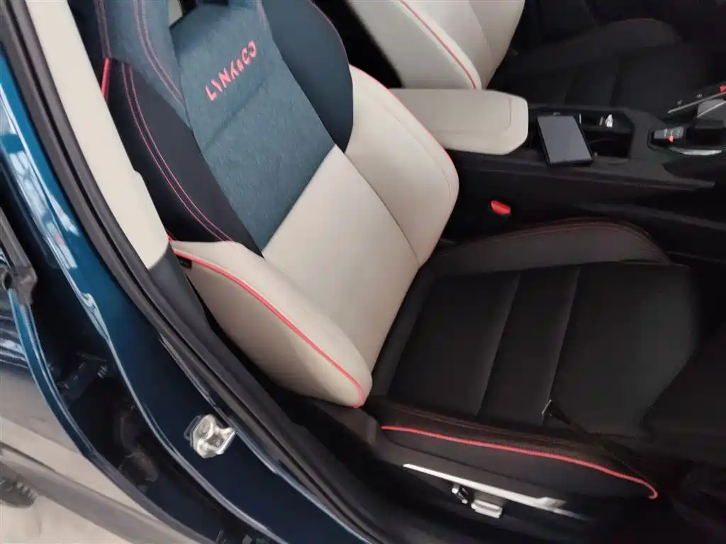 Lynk & Co 06 2021 1.5T Shero Pink Special Edition купить на сайте DeffCars