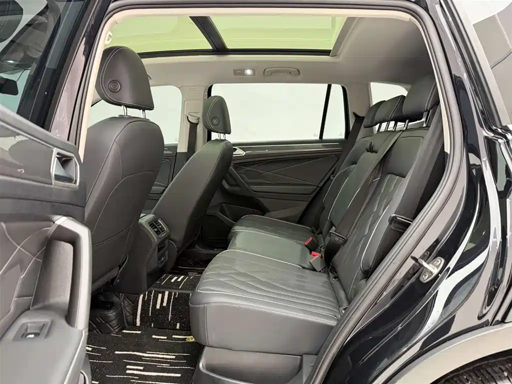 Tiguan L 2024 330TSI automatic two-wheel drive R-Line version купить на сайте DeffCars