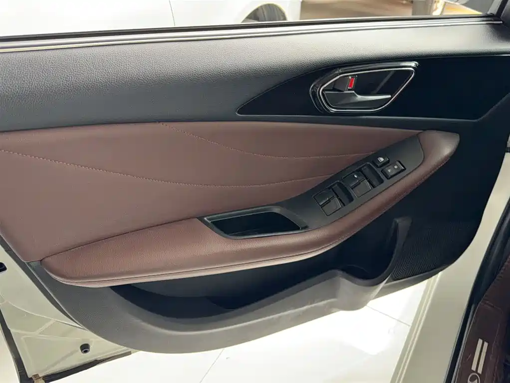 Southeast A5 Wing Dance 2019 1.5L Manual Premium Edition National V купить на сайте DeffCars