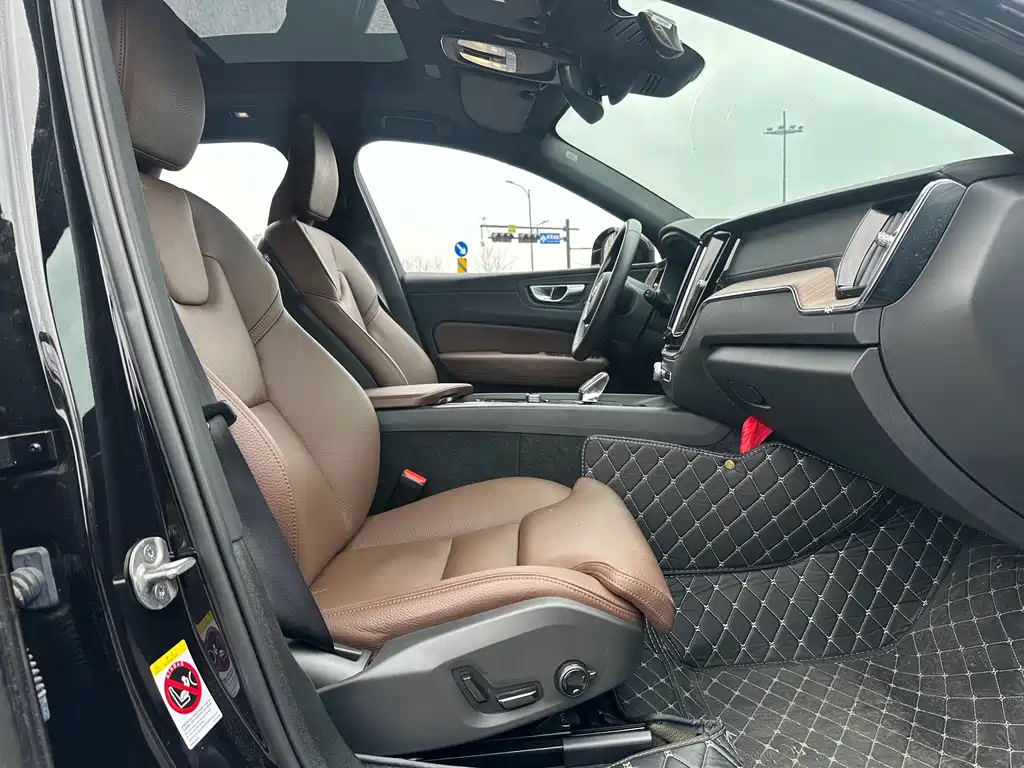 Volvo XC60 2025 B5 four-wheel drive Zhiyuan luxury version купить на сайте DeffCars