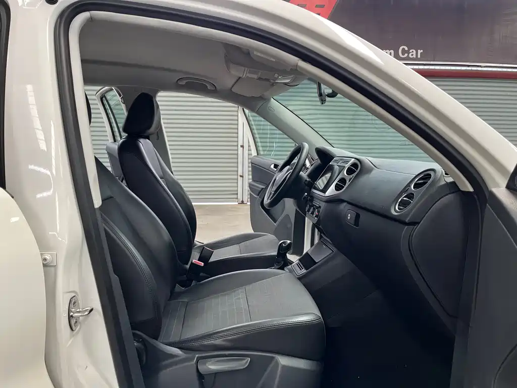 Tiguan 2015 1.8TSI automatic two-wheel drive fashion version купить на сайте DeffCars