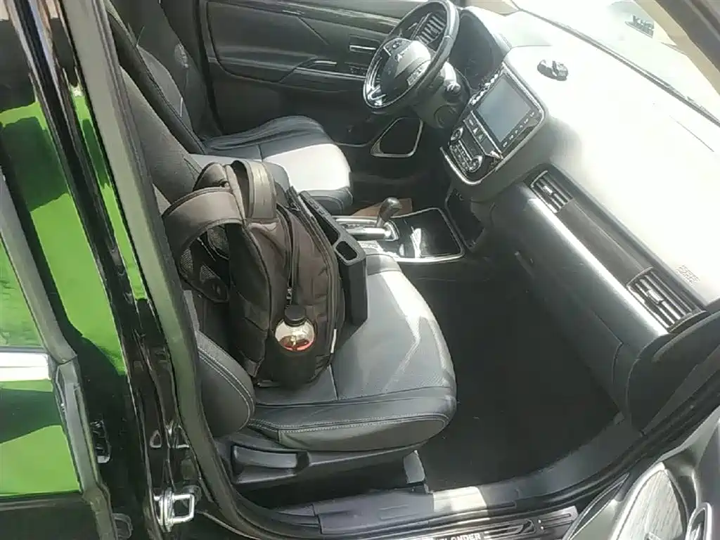 Outlander 2018 2.0L 2WD Honor Edition 5 seats купить на сайте DeffCars