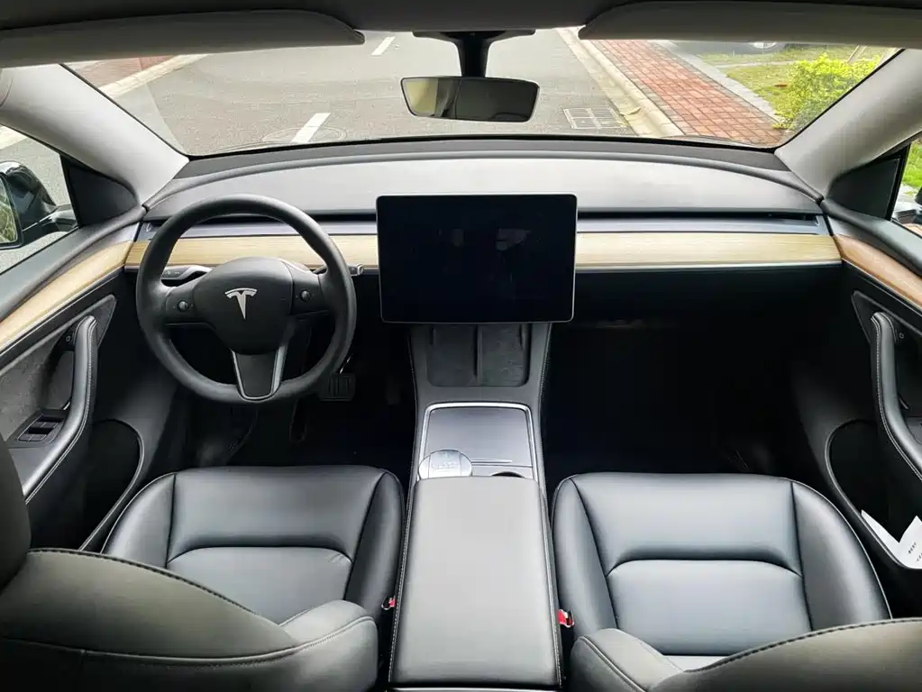 Model Y 2023 rear-wheel drive version купить на сайте DeffCars