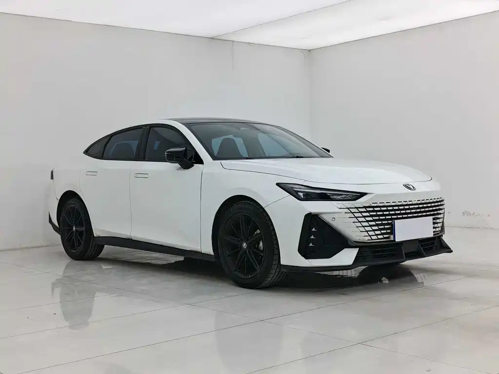 Changan UNI-V 2023 1.5T premium model купить на сайте DeffCars