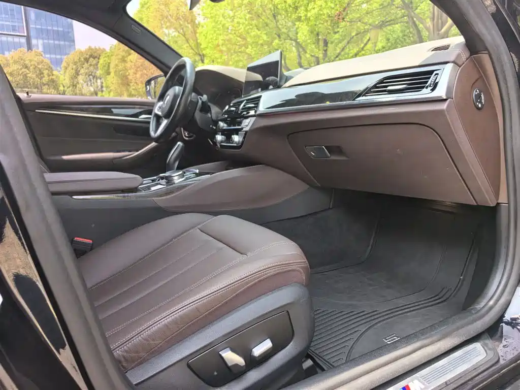 BMW 5 Series 2020 525Li M Sports Package купить на сайте DeffCars