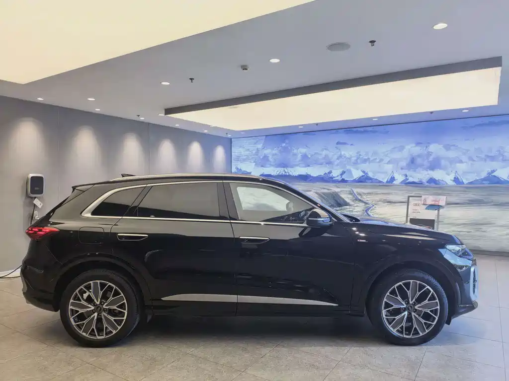 Audi Q5L 2026 2.0T Exclusive Edition for Ten Million Users купить на сайте DeffCars