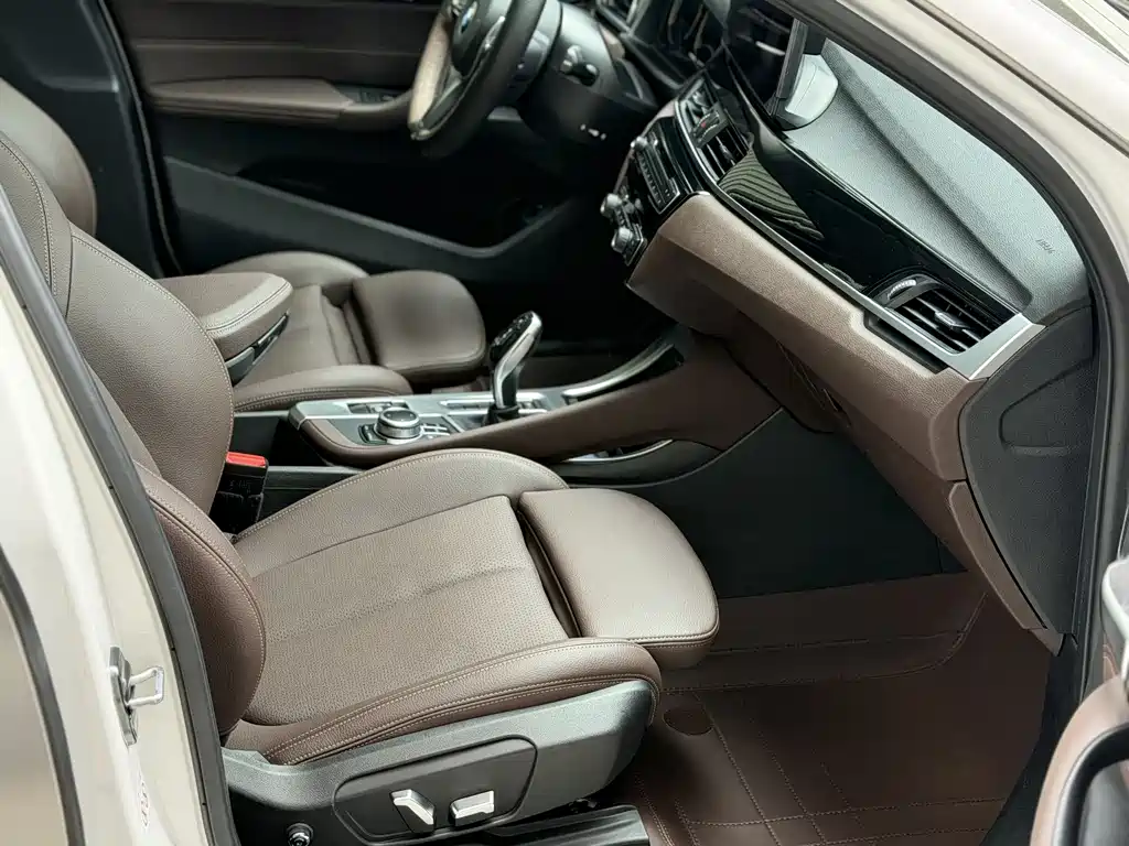 BMW X1 2021 sDrive25Li Leading Model купить на сайте DeffCars