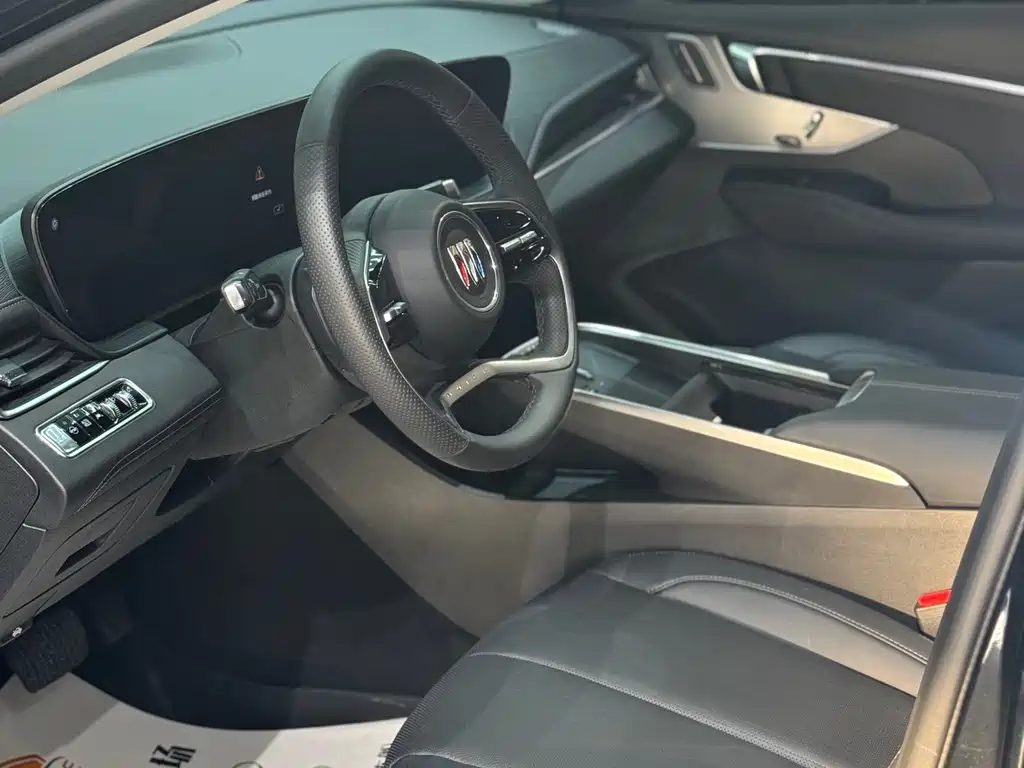 LaCrosse 2025 28T Platinum Edition купить на сайте DeffCars