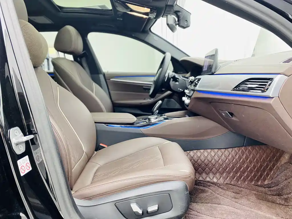 BMW 5 Series 2023 530Li Leading M Sports Package купить на сайте DeffCars