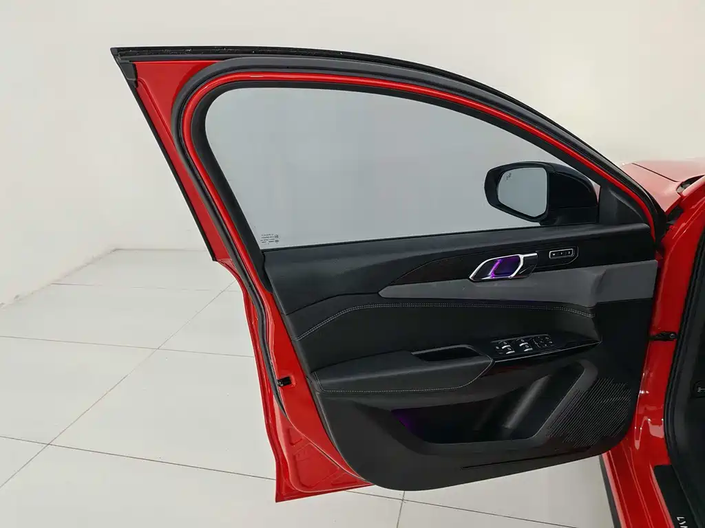 Lynk & Co 03 2021 1.5TD DCT Pro купить на сайте DeffCars