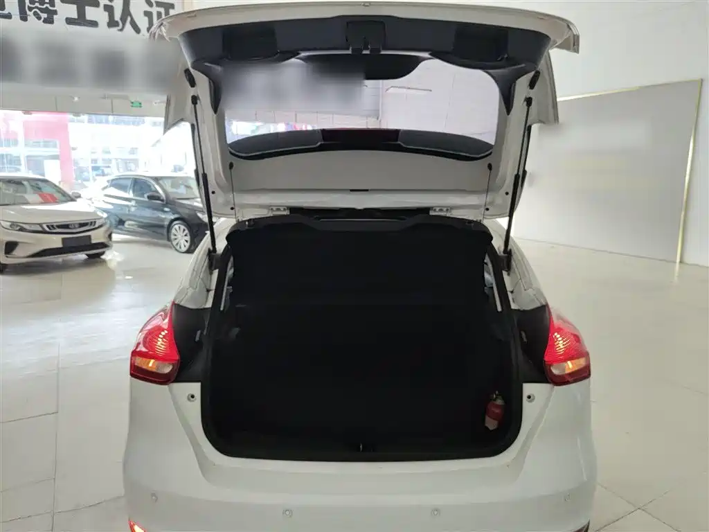 Focus 2018 hatchback classic 1.6L automatic comfort smart mobility version купить на сайте DeffCars