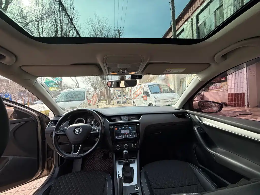 Octavia 2018 TSI230 DSG Deluxe Edition купить на сайте DeffCars