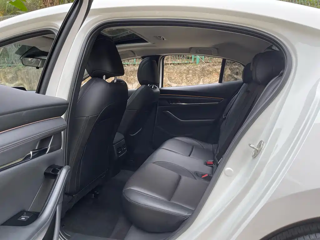 Mazda3 Angkesela 2023 2.0L Automatic Premium Edition купить на сайте DeffCars