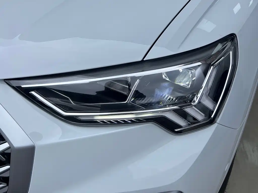 Audi Q3 2024 35 TFSI Fashionable and Dynamic купить на сайте DeffCars