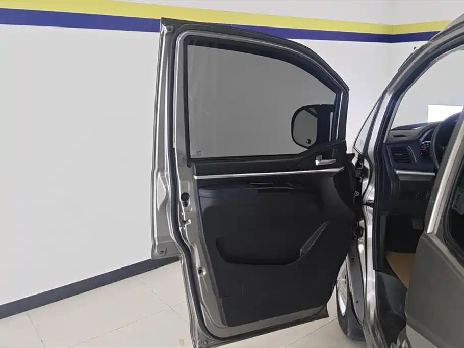 Lingzhi 2022 M5L 1.6L practical 7-seater купить на сайте DeffCars