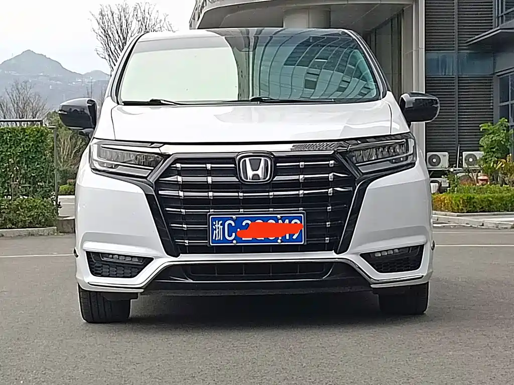 Alison 2022 2.0L e:HEV Deluxe Edition купить на сайте DeffCars