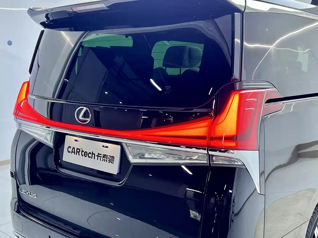 Lexus LM 2020 300h seven-seater elegant version купить на сайте DeffCars