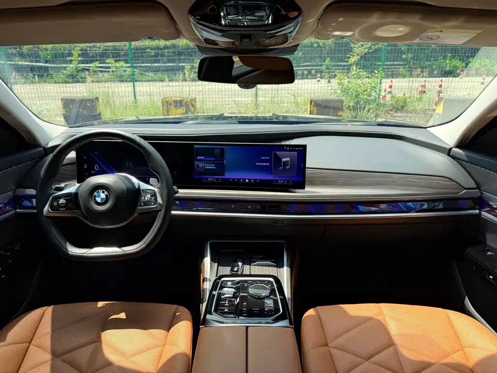 BMW 7 Series 2023 735Li Luxury Package купить на сайте DeffCars