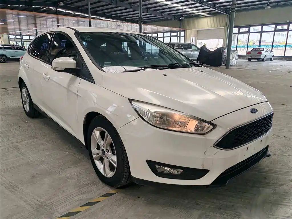 Focus 2017 hatchback 1.6L automatic comfort smart mobility version купить на сайте DeffCars