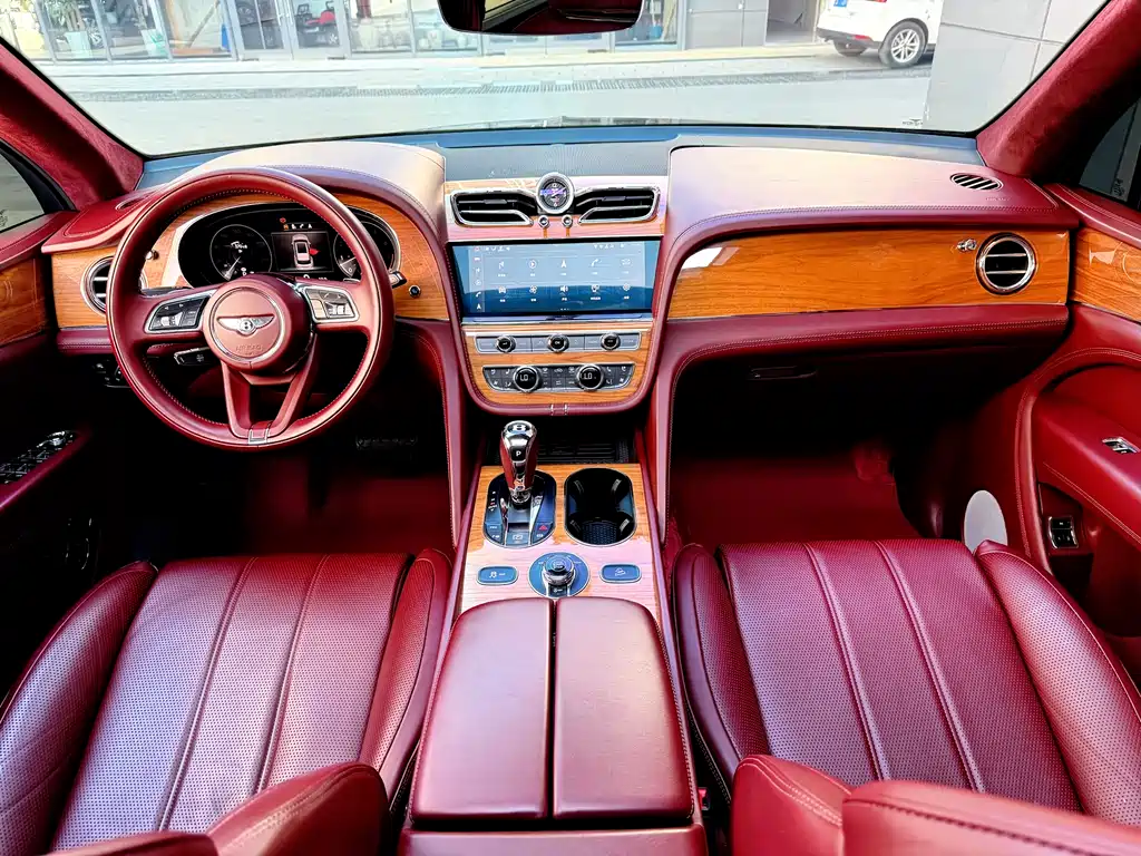 Bentayga 2021 4.0T V8 купить на сайте DeffCars