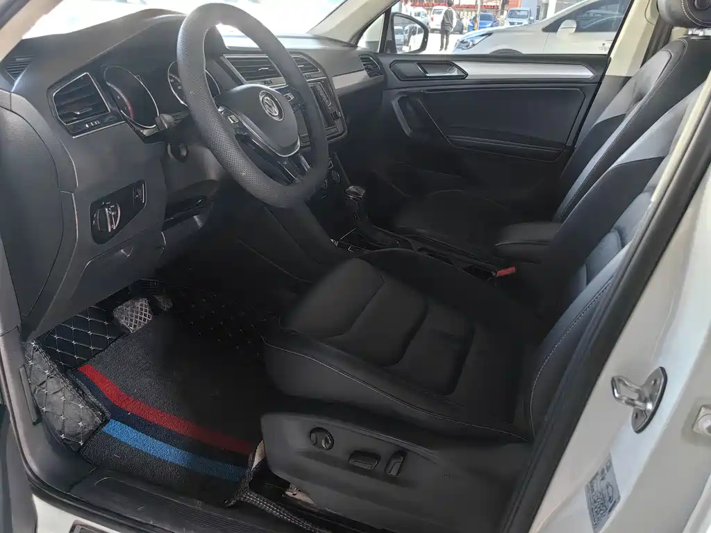 Tiguan L 2017 330TSI automatic two-wheel drive luxury version купить на сайте DeffCars