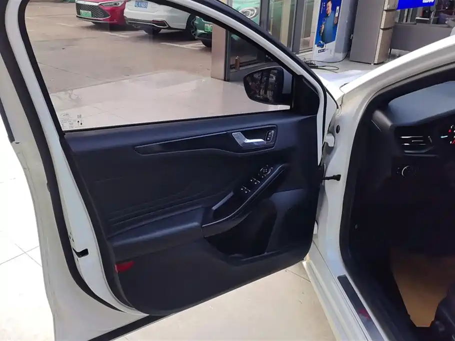 Focus 2020 Hatchback EcoBoost 180 Automatic ST Line купить на сайте DeffCars