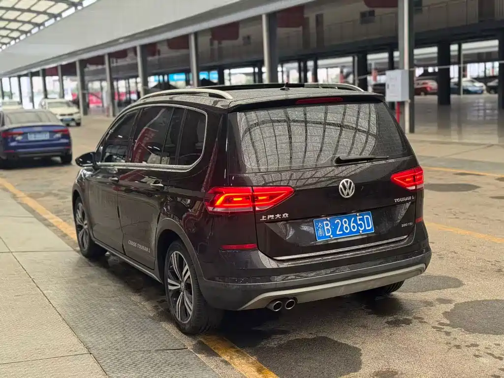 Touran 2018 Touran L 280TSI DSG Expansion Deluxe Edition 6 seats National V купить на сайте DeffCars