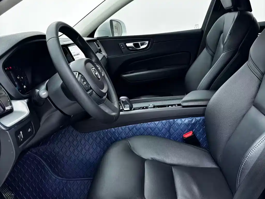Volvo XC60 2022 B5 four-wheel drive Zhiyi Luxury Edition купить на сайте DeffCars