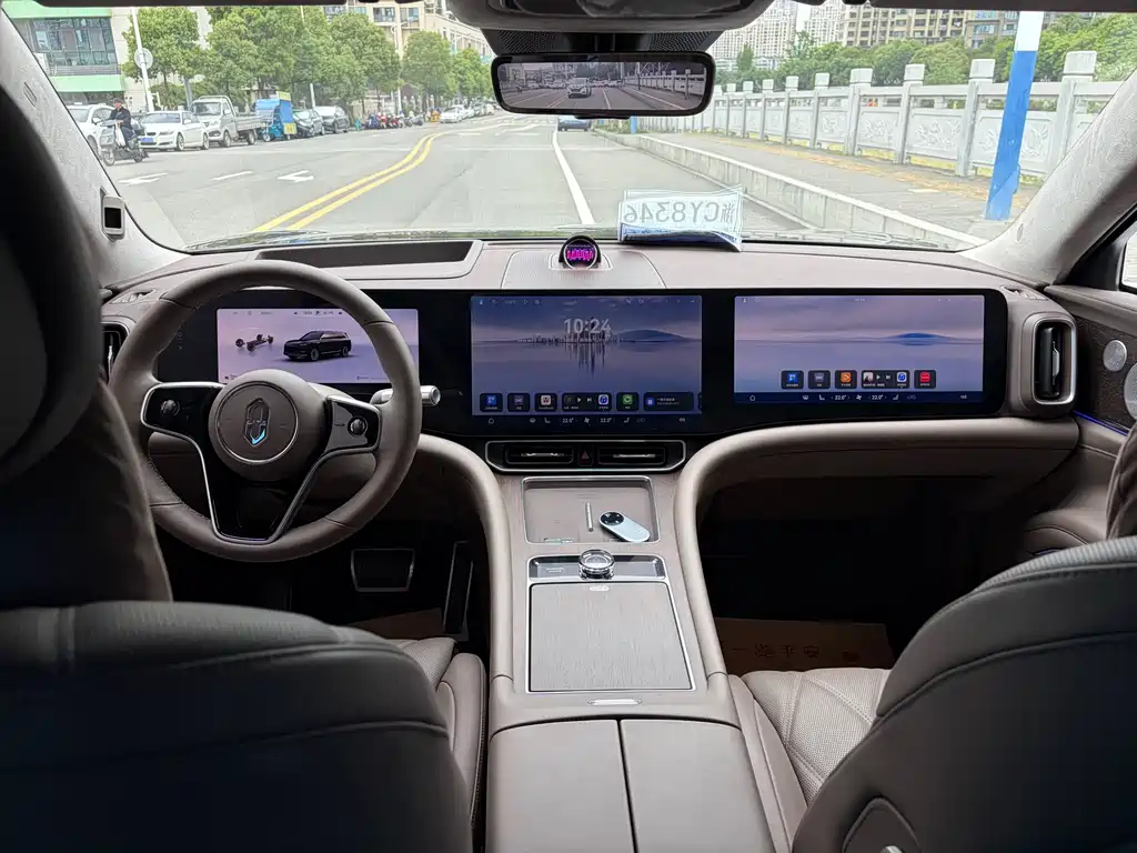 Wenjie M9 2025 extended range Ultra version 52kWh 6-seater version 192-line lidar) купить на сайте DeffCars