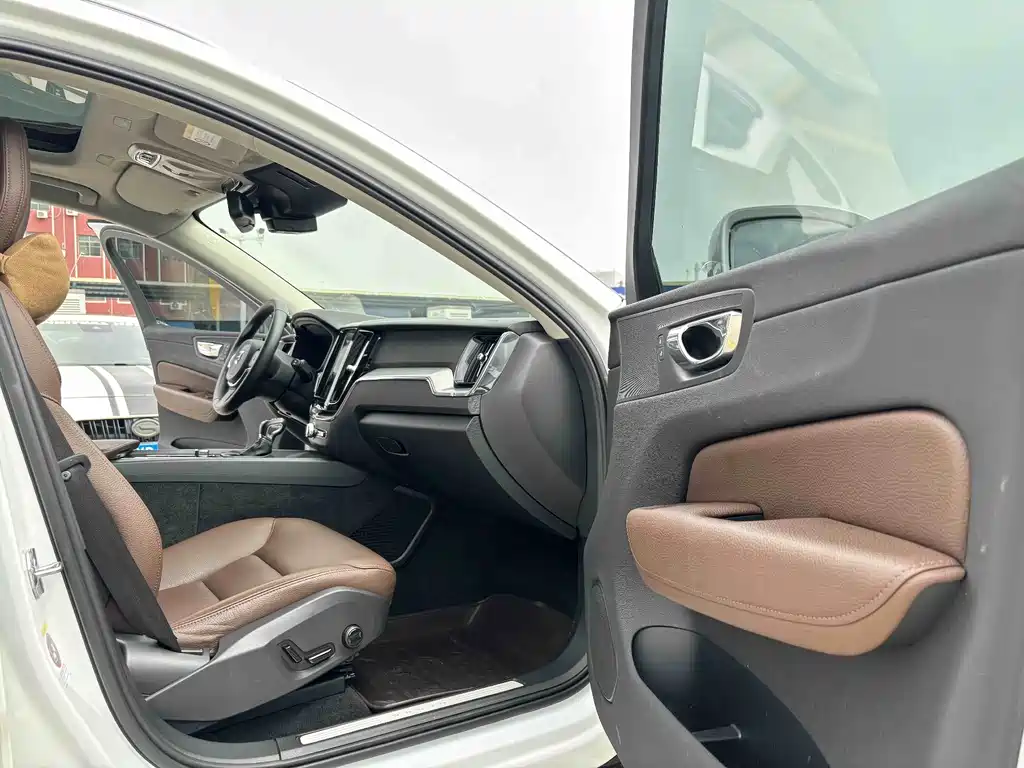Volvo XC60 2020 T5 four-wheel drive Zhiyi Luxury Edition купить на сайте DeffCars