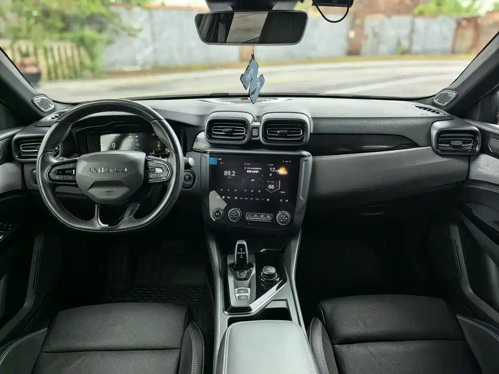 Lynk & Co 03 2022 2.0TD DCT Pro купить на сайте DeffCars