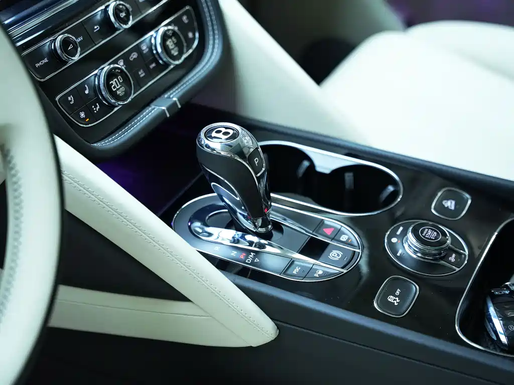 Bentayga 2024 4.0T V8 купить на сайте DeffCars