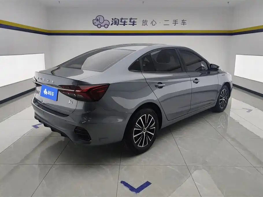 Roewe i5 2021 1.5L CVT Black Gold Edition купить на сайте DeffCars