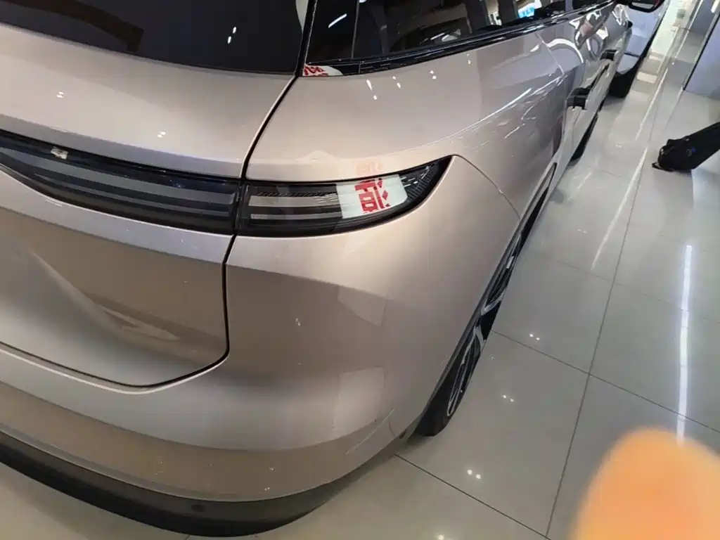 NIO ES8 2023 100kWh Signature Edition купить на сайте DeffCars