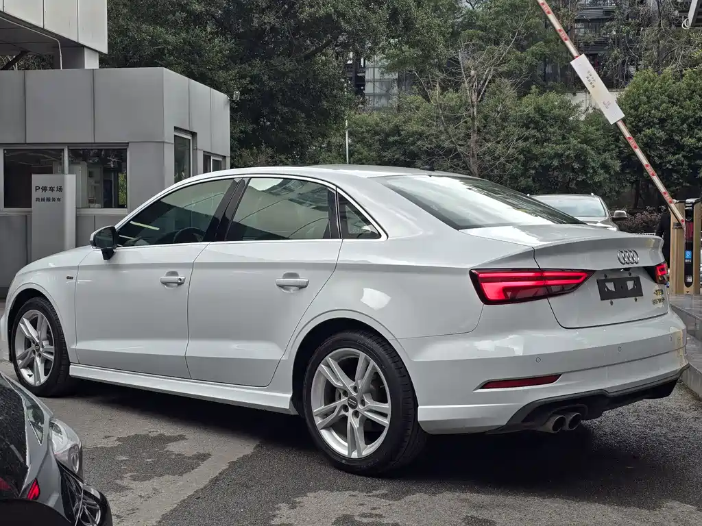 Audi A3 2019 Limousine 35 TFSI Fashion Type National VI купить на сайте DeffCars